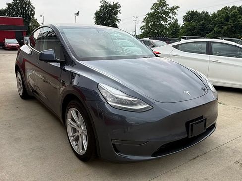 Used 2021 Tesla Model Y Long Range AWD/4WD image 2