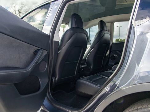 Used 2023 Tesla Model Y Long Range AWD/4WD image 23