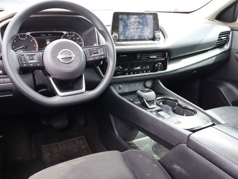 Used 2022 Nissan Rogue SV FWD image 4