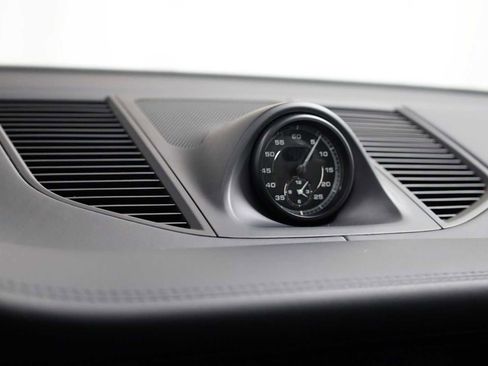 Certified 2025 Porsche Macan Turbo image 20