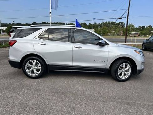 Used 2020 Chevrolet Equinox LT FWD image 2