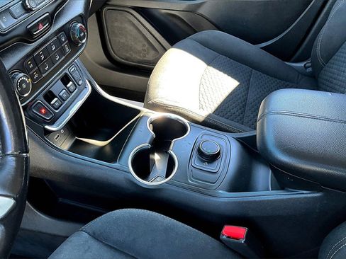 Used 2018 GMC Terrain SLE image 14