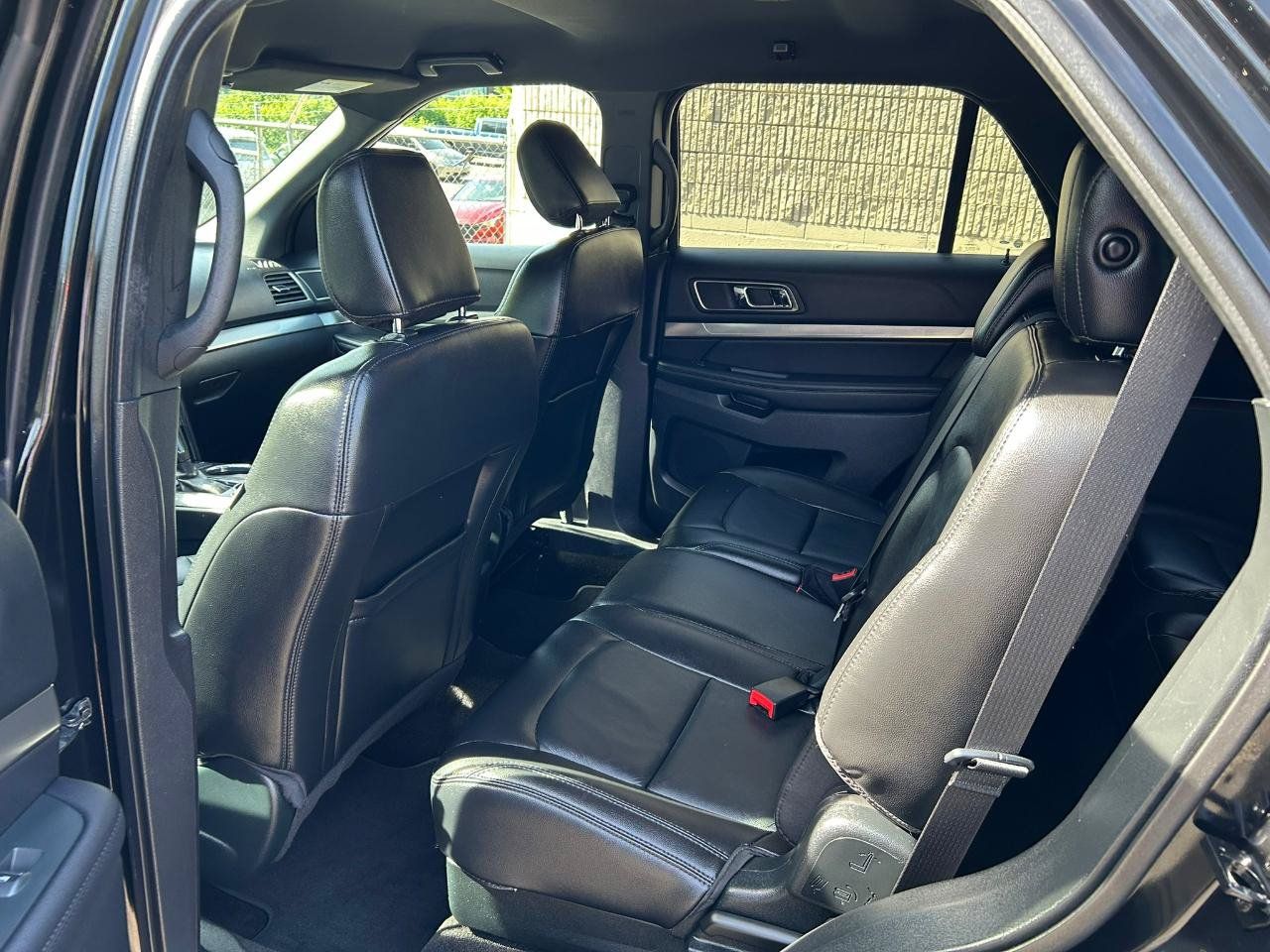 Used 2018 Ford Explorer XLT w/ Equipment Group 202A FWD image 14