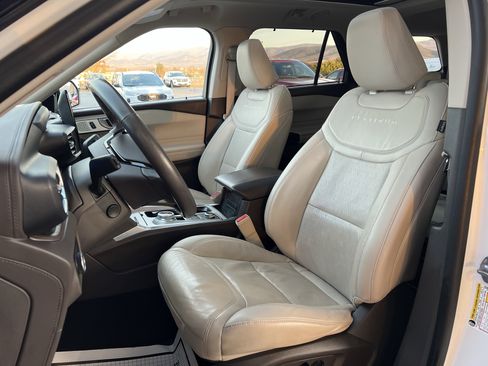 Used 2023 Ford Explorer Platinum w/ Technology Package image 15