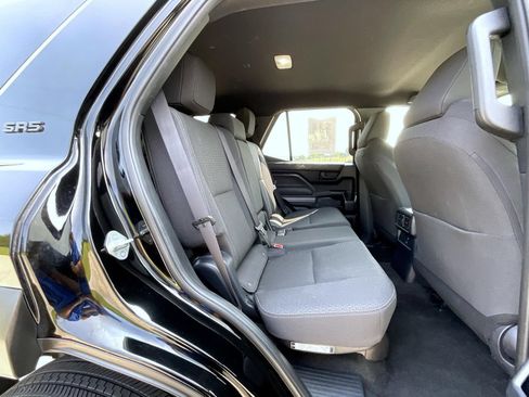 Used 2025 Toyota 4Runner SR5 AWD/4WD image 19
