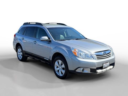 Used 2010 Subaru Outback 2.5i Limited image 7