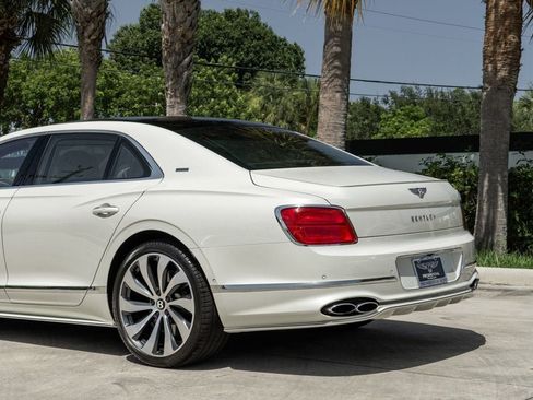 Used 2023 Bentley Flying Spur V8 AWD/4WD image 5