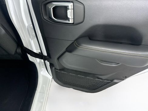 Used 2025 Jeep Wrangler Unlimited Sahara AWD/4WD image 27