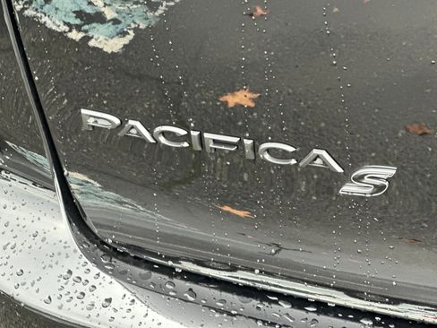New 2026 Chrysler Pacifica Limited image 27
