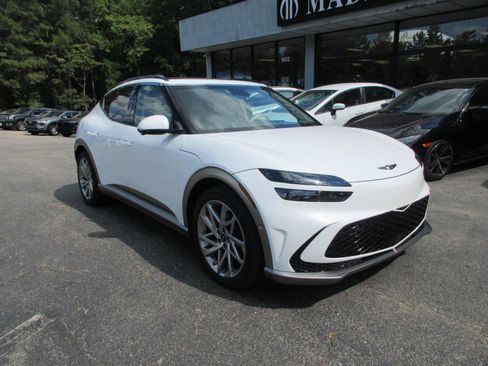 Used 2023 Genesis GV60 Advanced AWD/4WD image 3