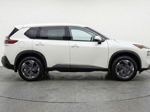 Used 2025 Nissan Rogue SV image 11