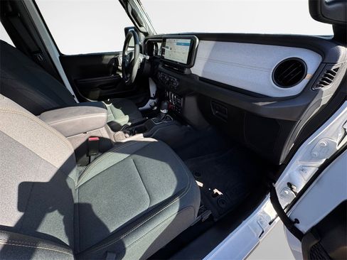 Certified 2025 Jeep Wrangler Willys image 30