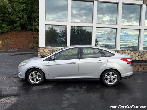 Used 2014 Ford Focus SE FWD image 9