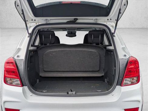 Used 2022 Chevrolet Trax LS w/ Tint and Cruise Package FWD image 6