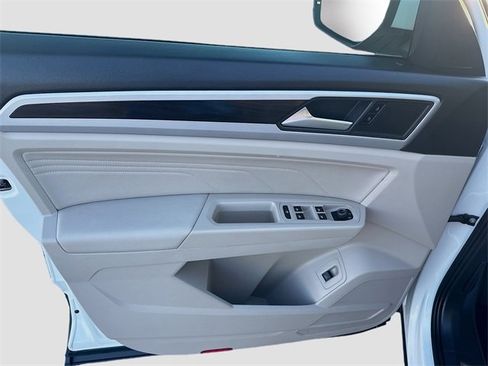 Used 2023 Volkswagen Atlas SE image 19