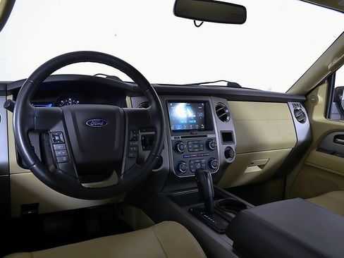 Used 2017 Ford Expedition XLT w/ Equipment Group 202A RWD image 14