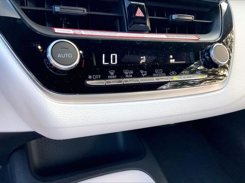 Used 2026 Toyota Corolla SE FWD image 32