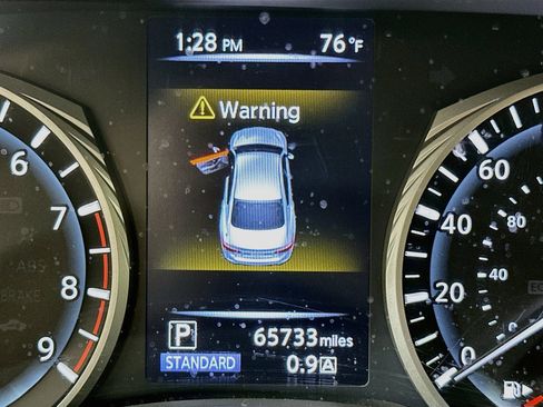 Used 2018 INFINITI Q50 Luxe w/ Essential Package (3.0T Luxe) AWD/4WD image 19