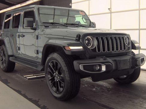 Used 2025 Jeep Wrangler Unlimited Sahara image 2