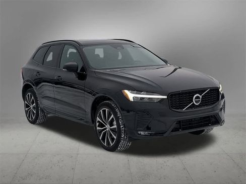 Used 2025 Volvo XC60 B5 Ultra image 8