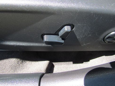 Used 2018 Chrysler 300 Touring w/ Driver Convenience Group image 19