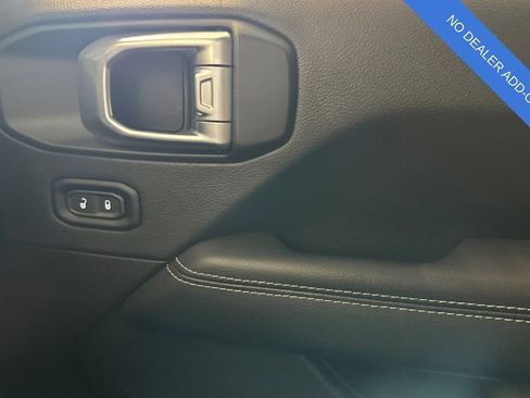 Used 2023 Jeep Wrangler Unlimited Sahara AWD/4WD image 19