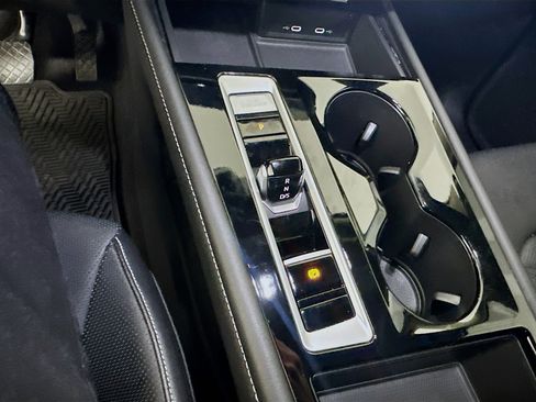 Used 2024 Volkswagen Atlas SE image 25