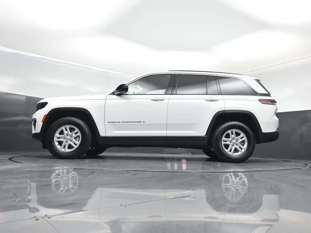 Used 2025 Jeep Grand Cherokee Laredo w/ Luxury Tech Group I AWD/4WD image 48