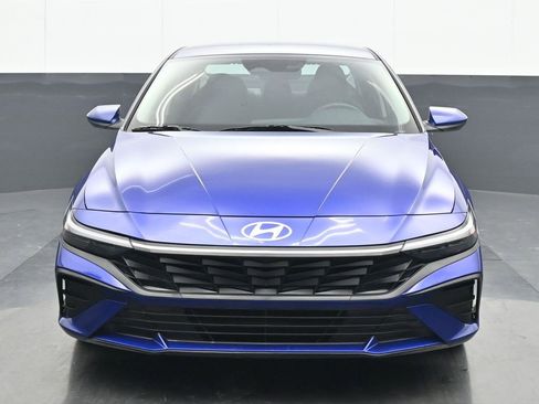 Used 2025 Hyundai Elantra SE image 1
