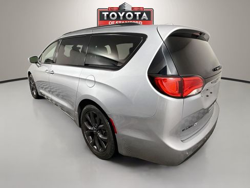 Used 2020 Chrysler Pacifica Touring-L Plus w/ S Appearance Package FWD image 5