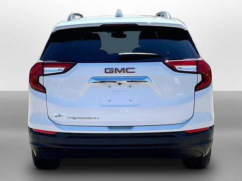 Used 2022 GMC Terrain SLE w/ Driver Convenience Package FWD image 4