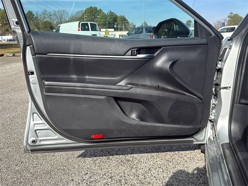 Used 2021 Toyota Camry SE w/ Carpet Mat Package (TMS) image 18