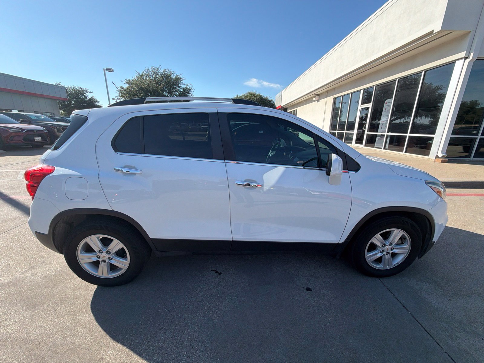 Used 2017 Chevrolet Trax LT w/ LT Convenience Package FWD image 5
