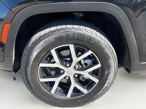 Used 2024 Jeep Grand Cherokee Limited image 36