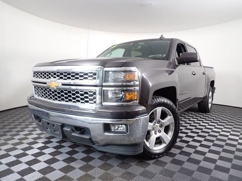 Used 2015 Chevrolet Silverado 1500 LT w/ LT Convenience Package AWD/4WD image 2
