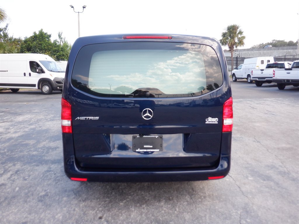 Used 2022 Mercedes-Benz Metris image 4