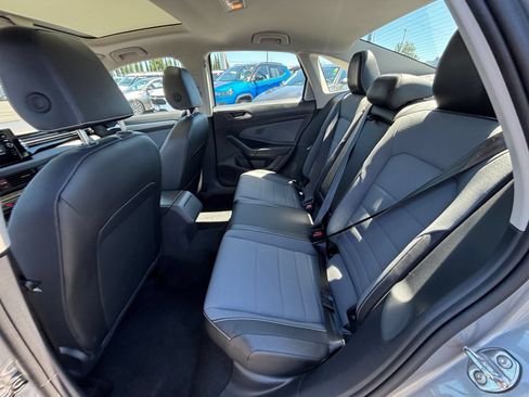 Used 2025 Volkswagen Jetta SE FWD image 25