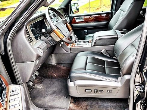 Used 2014 Lincoln Navigator 4WD image 13