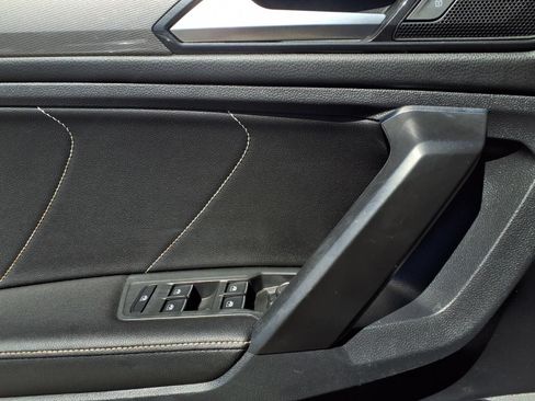 Certified 2022 Volkswagen Tiguan SE R-Line FWD image 19