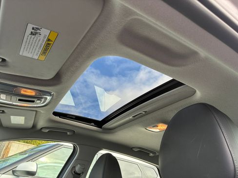 Used 2025 Hyundai Elantra Limited image 30