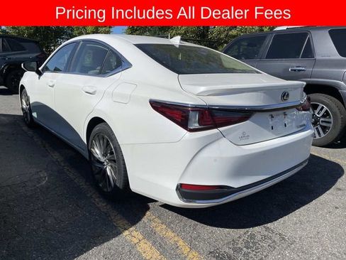 Used 2019 Lexus ES 300h w/ Accessory Package FWD image 2