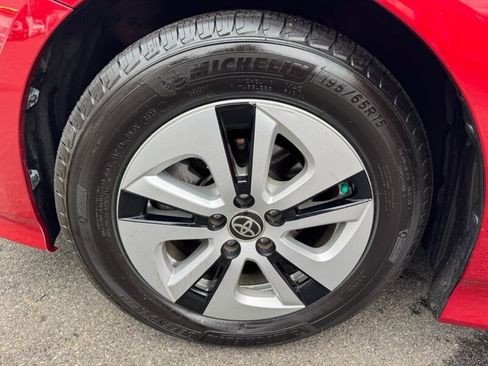 Used 2017 Toyota Prius Two image 12