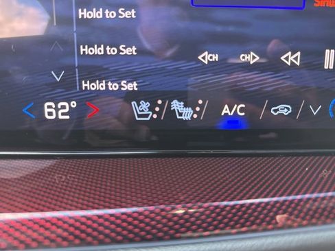 Used 2024 Chevrolet Traverse RS image 19