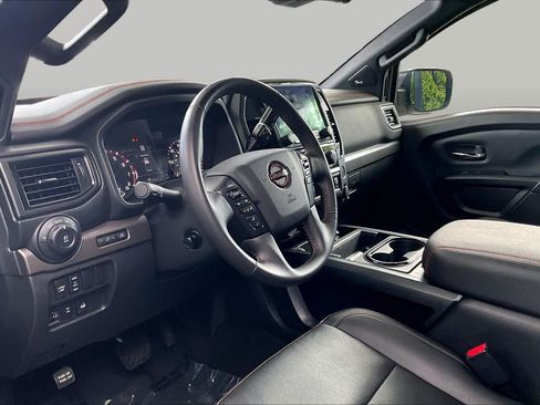 Used 2023 Nissan Titan PRO-4X w/ Pro-4x Convenience Package AWD/4WD image 18