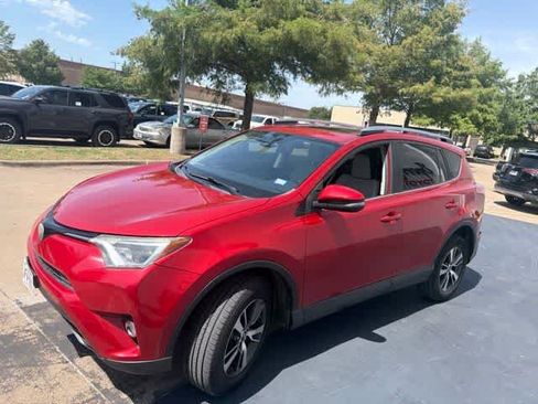 Used 2017 Toyota RAV4 XLE FWD image 2