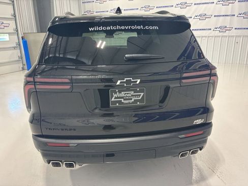 New 2026 Chevrolet Traverse LT w/ Midnight/Sport Edition FWD image 5