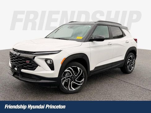 Used 2025 Chevrolet TrailBlazer RS w/ Convenience Package image 1