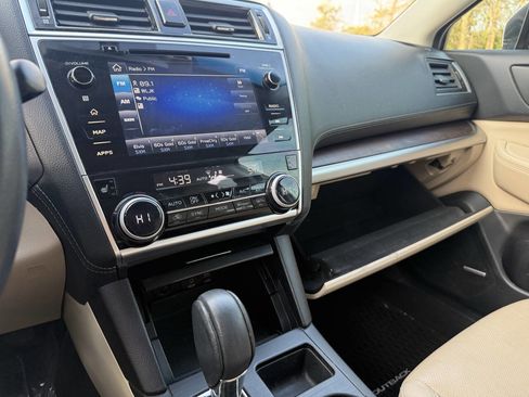 Used 2018 Subaru Outback 2.5i Limited image 16
