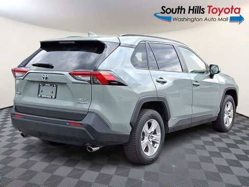 Used 2020 Toyota RAV4 XLE w/ Convenience Package image 6