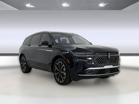Used 2025 Lincoln Nautilus Reserve AWD/4WD image 7